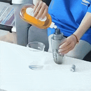 Mop Plat cu Spray Pulverizator, Rezervor Detașabil 400ml și Laveta Reutilizabilă